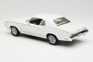 Oldsmobile Cutlass SX White ERTL 1:18 33775 Diecast - image 7 of 8