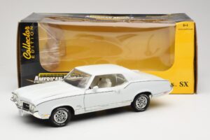 Oldsmobile Cutlass SX White ERTL 1:18 33775 Diecast - image 8 of 8