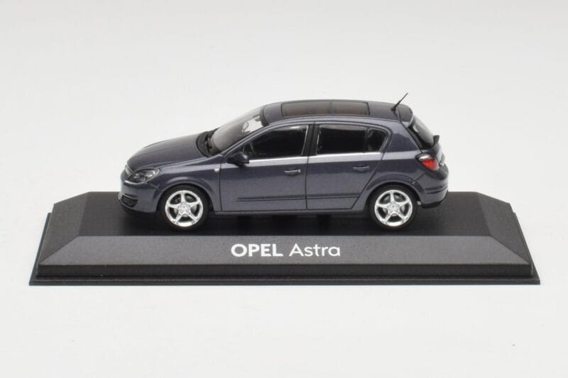Opel Astra H Dark Blue Minichamps 1:43 B24910027-A1 Diecast
