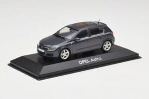 Opel Astra H Grey Minichamps 1:43 B24910027A Diecast - image 2 of 4