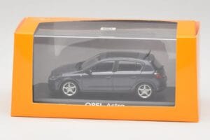 Opel Astra H Grey Minichamps 1:43 B24910027A Diecast - image 4 of 4