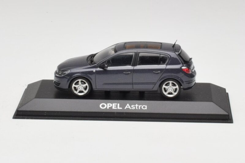 Opel Astra H Grey Minichamps 1:43 Opel Astra H Grey Minichamps 1:43 B24910027A Diecast