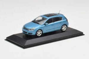 Opel Astra H Light Blue Minichamps 1:43 400043001 Diecast - image 2 of 4