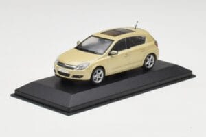 Opel Astra H Yellow Metallic Minichamps 1:43 403043003 Diecast - image 2 of 4