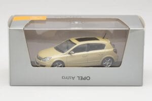 Opel Astra H Yellow Metallic Minichamps 1:43 403043003 Diecast - image 4 of 4