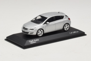 Opel Astra J Silver Minichamps 1:43 400049000 Diecast - image 2 of 4