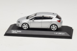 Opel Astra J Silver Minichamps 1:43 400049000 Diecast