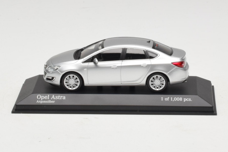 Opel Astra J Silver Minichamps 1:43 410042000 Diecast