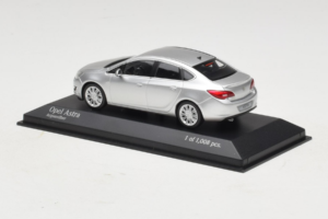 Opel Astra J Silver Minichamps 1:43 410042000 Diecast - image 3 of 5