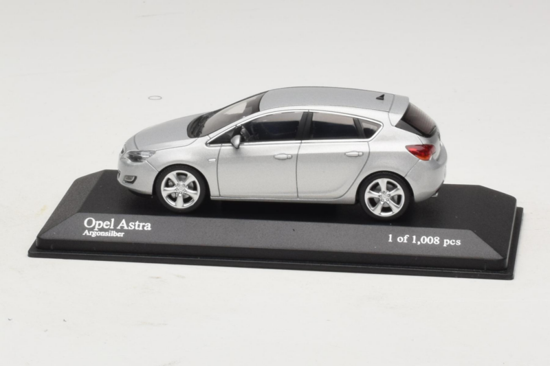 Opel Astra J Silver Minichamps 1:43 400049000 Diecast