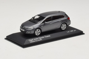Opel Astra J Sports Tourer Minichamps 1:43 400049014 Diecast - image 2 of 4