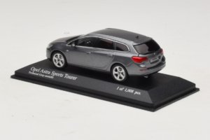 Opel Astra J Sports Tourer Minichamps 1:43 400049014 Diecast - image 3 of 4