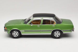 Opel Commodore B Green MCG 1:18 MCG18565 Diecast - image 3 of 6