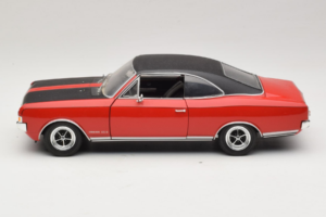 Opel Commodore GS/E Red Revell 1:18 08826 Diecast - image 4 of 8