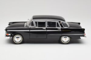 Opel Kapitan P2 Black Revell 1:18 08821 Diecast - image 4 of 8