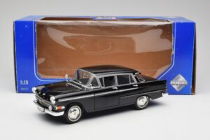 Opel Kapitan P2 Black Revell 1:18 08821 Diecast - image 8 of 8