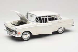 Opel Kapitan P2 White Revell 1:18 08821-M1 Diecast - image 2 of 8