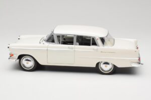 Opel Kapitan P2 White Revell 1:18 08821-M1 Diecast - image 4 of 8