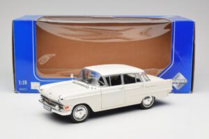 Opel Kapitan P2 White Revell 1:18 08821-M1 Diecast - image 8 of 8