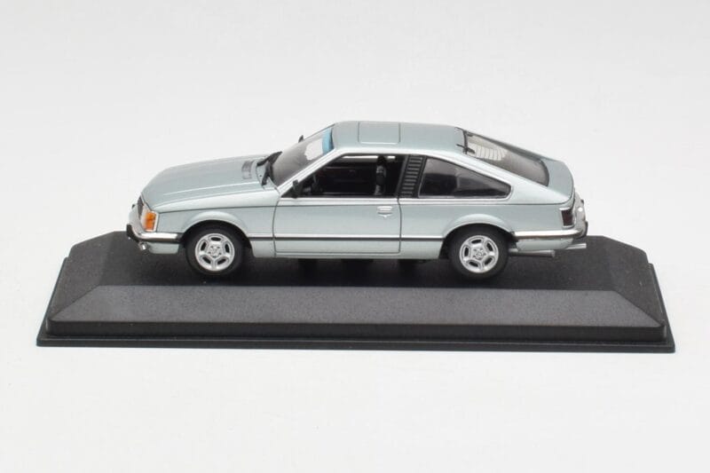 Opel Monza A Silver Minichamps 1:43 400045122 Diecast