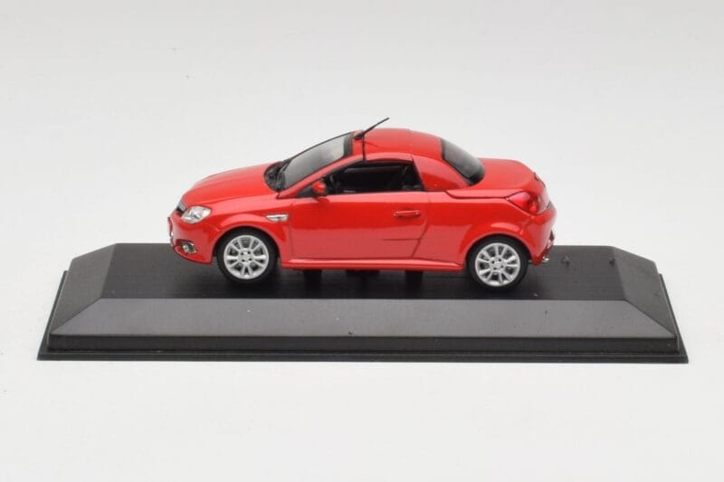 Opel Tigra TwinTop Magma Red Minichamps 1:43 B24910027T Diecast