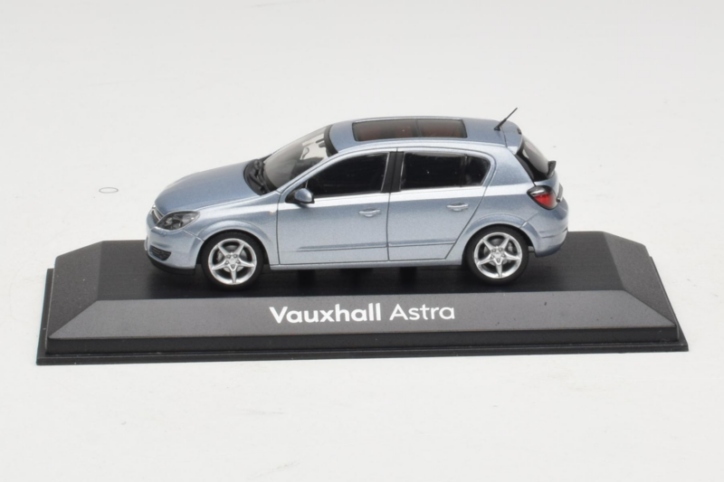 Opel Astra H Blue Metallic Minichamps 1:43 Opel Astra H Blue Metallic Minichamps 1:43 ASTRA004 Diecast