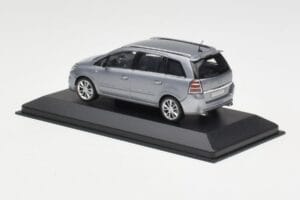 Opel Zafira A OPC Light Blue Metallic Minichamps 1:43 ZAFIRA001 Diecast - image 3 of 4