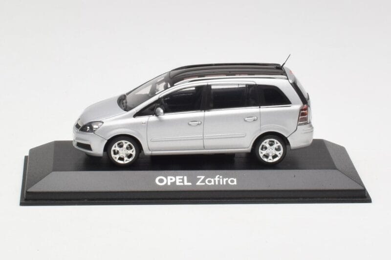 Opel Zafira B Silver Minichamps 1:43 1799109 Diecast