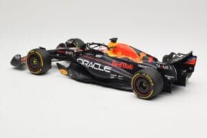 Oracle Red Bull Racing RB19 #1 M. Verstappen Winner Italian GP 2023 Minichamps 1:18 110231501 Diecast - image 5 of 6