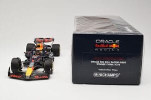 Red Bull Racing RB20 #1 M. Verstappen Winner China GP 2024 Minichamps 1:18 110240501 Diecast - image 6 of 6