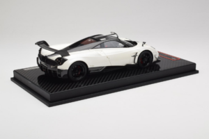 Pagani Huayra BC White Metallic Yy Model 1:18 REMC025 Resin - image 3 of 7
