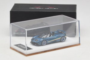 Pagani Huayra Tricolore Roadster Blue Henson & Heaven 1:64 PHTRB01 Resin - image 7 of 8