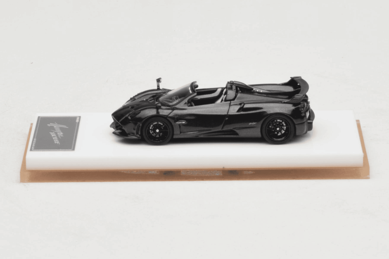 Pagani Huayra Tricolore Roadster Exposed Carbon Henson & Heaven 1:64 Pagani Huayra Tricolore Roadster Exposed Carbon Henson & Heaven 1:64 PHREC01 Diecast