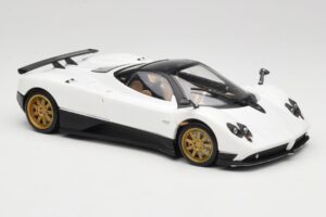 Pagani Zonda F White Mondo Motors 1:18 157655 Diecast - image 6 of 8