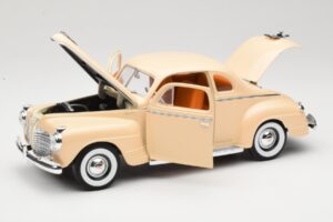Plymouth Coupe Beige Road Signature 1:18 92398 Diecast - image 2 of 8