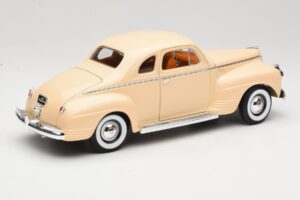 Plymouth Coupe Beige Road Signature 1:18 92398 Diecast - image 3 of 8