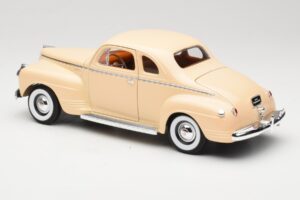 Plymouth Coupe Beige Road Signature 1:18 92398 Diecast - image 7 of 8
