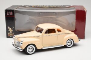 Plymouth Coupe Beige Road Signature 1:18 92398 Diecast - image 8 of 8