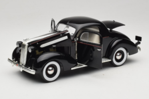 Pontiac Deluxe Black Signature Models 1:18 18106 Diecast - image 2 of 8