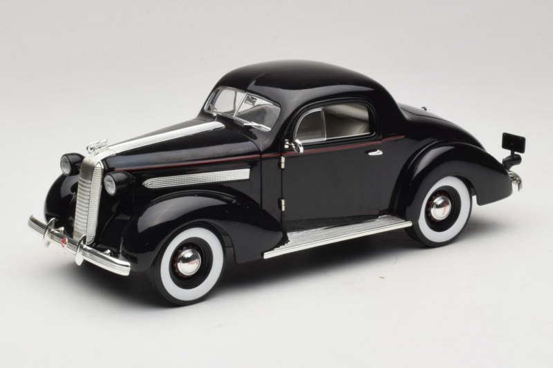 Pontiac Deluxe Black Signature Models 1:18 Pontiac Deluxe Black Signature Models 1:18 18106 Diecast