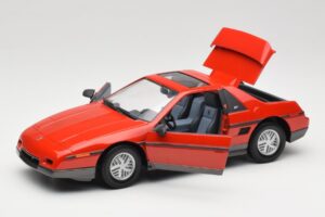 Pontiac Fiero GT Red Road Signature 1:18 92588 Diecast - image 2 of 8