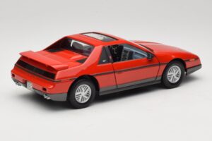 Pontiac Fiero GT Red Road Signature 1:18 92588 Diecast - image 3 of 8