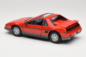Pontiac Fiero GT Red Road Signature 1:18 92588 Diecast - image 7 of 8