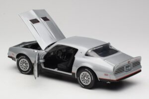 Pontiac Firebird Formula Silver ERTL 1:18 33514 Diecast - image 5 of 8