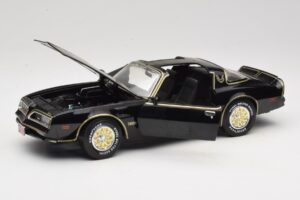 Pontiac Firebird Trans Am SE Smokey and the Bandit Joyride 1:18 33121 Diecast - image 2 of 8