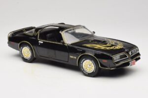 Pontiac Firebird Trans Am SE Smokey and the Bandit Joyride 1:18 33121 Diecast - image 6 of 8
