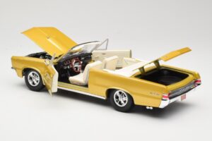Pontiac GTO Hurst Edition Gold Maisto 1:18 531884 Diecast - image 5 of 8