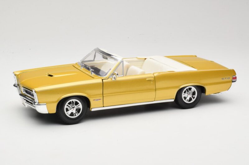 Pontiac GTO Hurst Edition Gold Maisto 1:18 Pontiac GTO Hurst Edition Gold Maisto 1:18 531884 Diecast