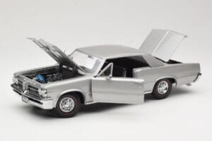 Pontiac GTO Silver Sun Star 1:18 1821 Diecast - image 2 of 8
