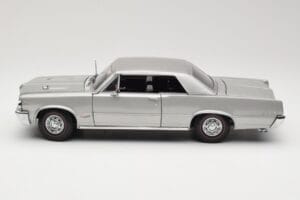 Pontiac GTO Silver Sun Star 1:18 1821 Diecast - image 4 of 8